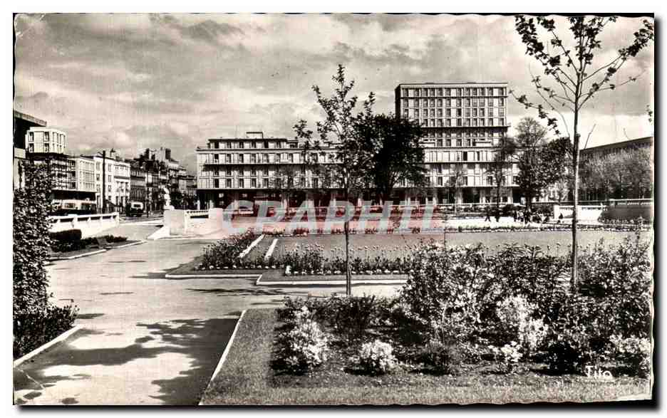 CPA Le Havre Square de l hotel de Ville vers le boulevard de Strasbourg