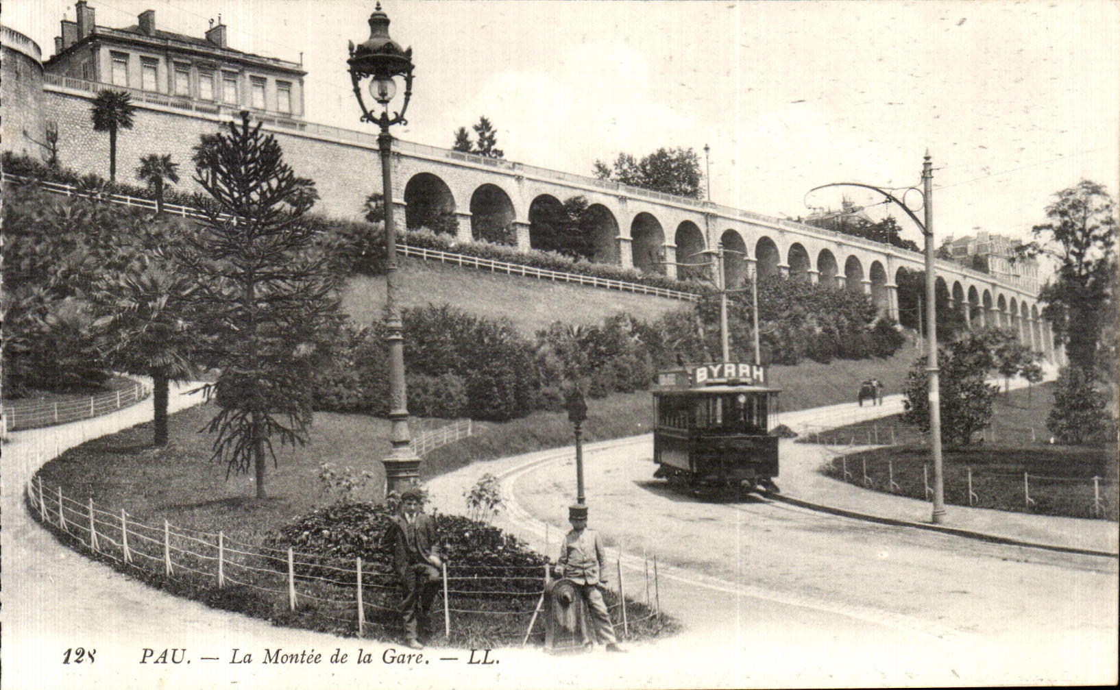 CPA Pau La Montee de la Gare Tramway