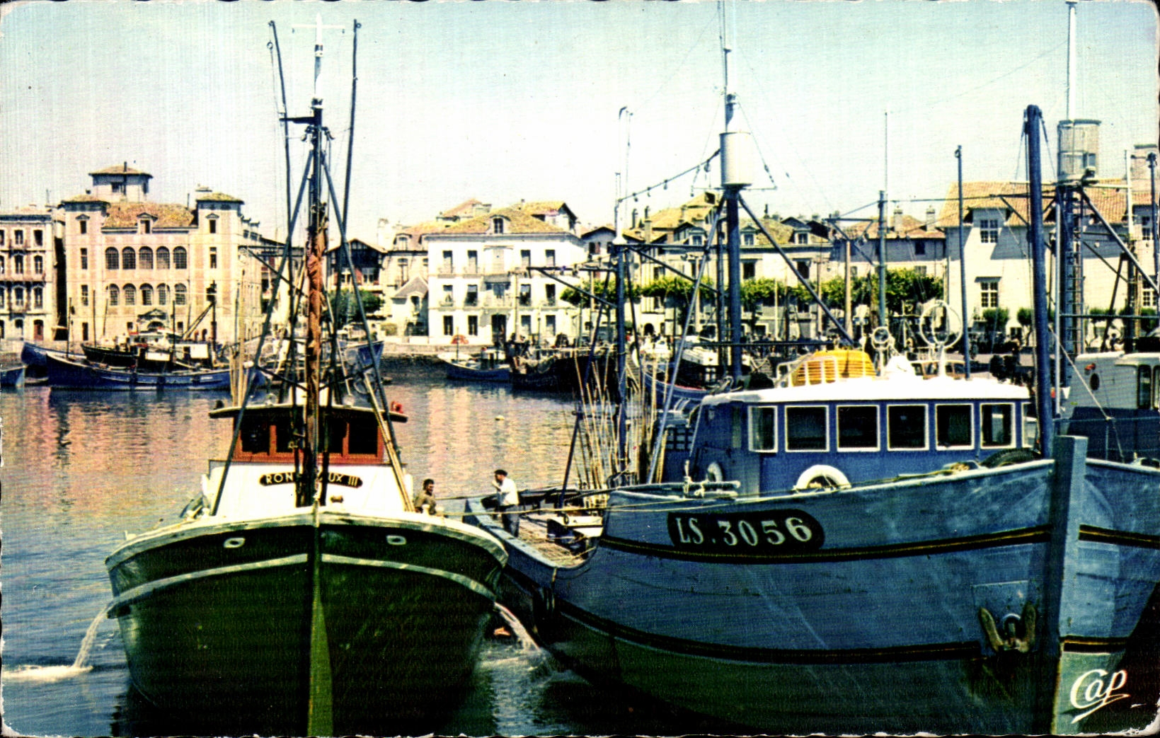 Saint-Jean-de-Luz — Le Port et Maison de l'Infante — LUMICAD