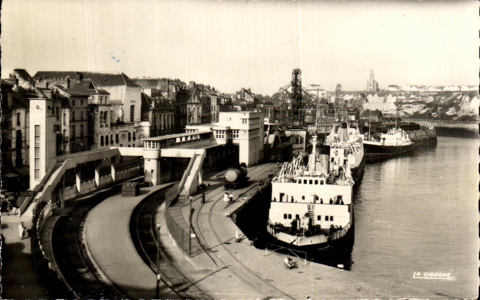 CPA Dieppe La Gare Maritime Bateau