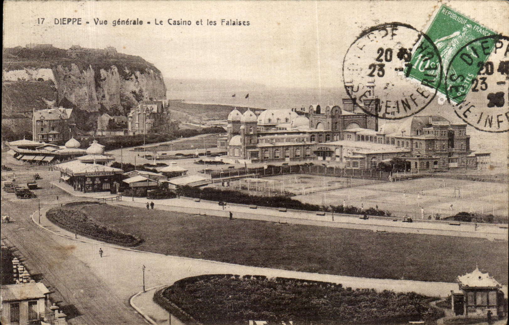 CPA Dieppe Vue Generale Le Casino et les Falaises