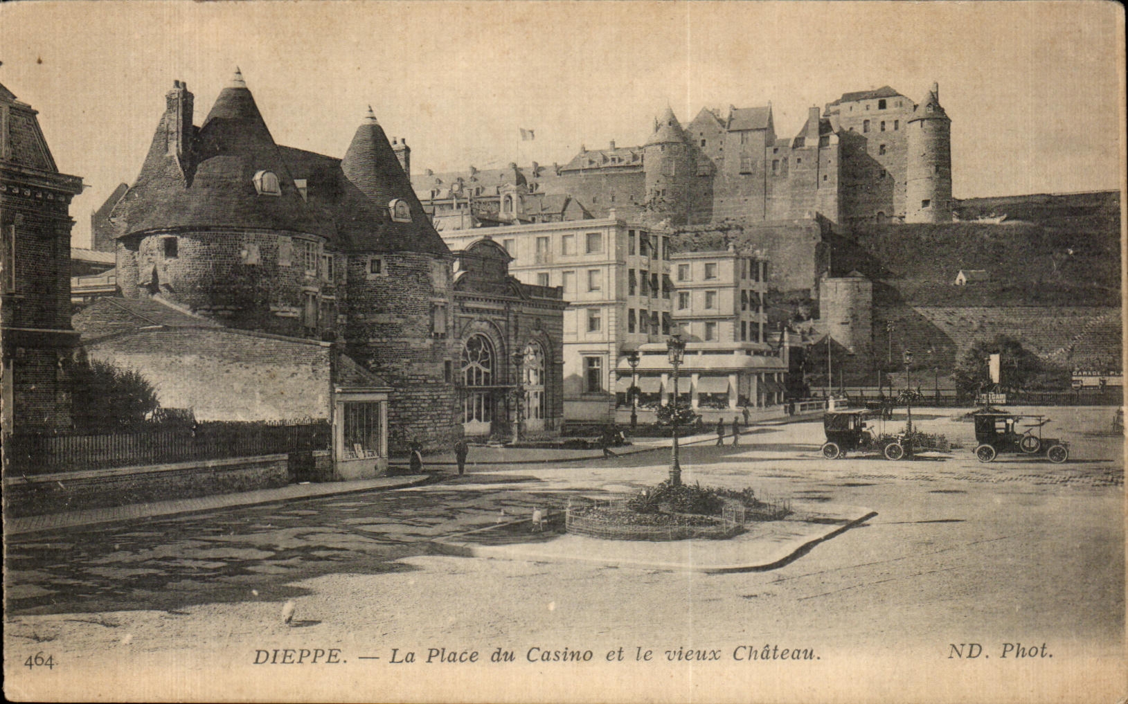 CPA Dieppe La Place du Casino et le Vieux Chateau