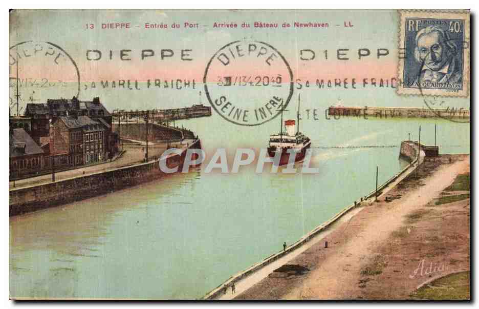 CPA Dieppe Entree du Port Arrivee du Bateau de Newhaven