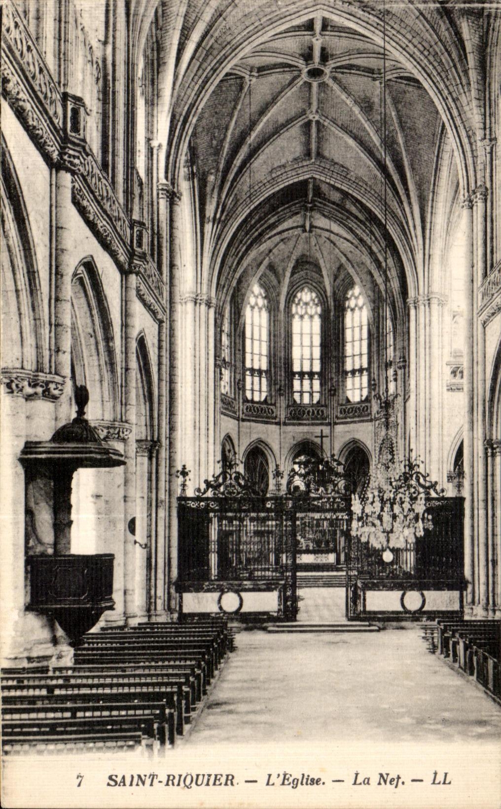 CPA Saint Riquier L eglise La Nef