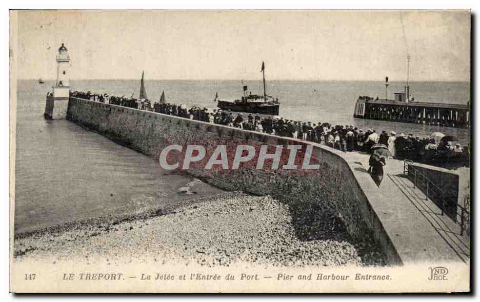 CPA Le Treport La jetee et I Entree du Port