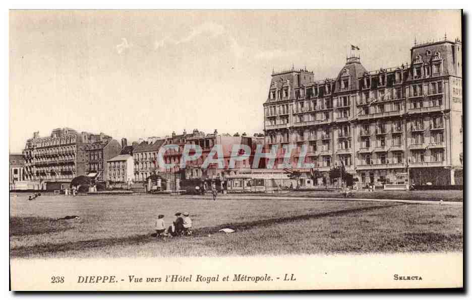 CPA Dieppe Vue vers I Hotel et Metropole