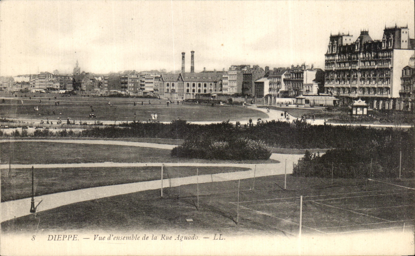 CPA Dieppe Vue d ensemble de la Rue Aguado