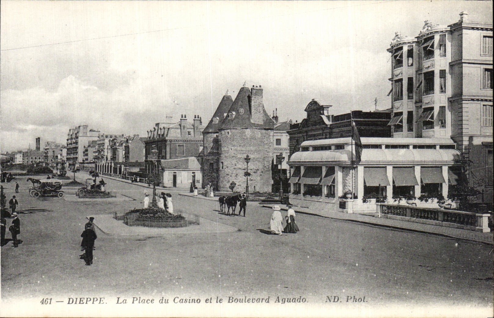 CPA Dieppe La Place Casino et le Boulevard Aguado