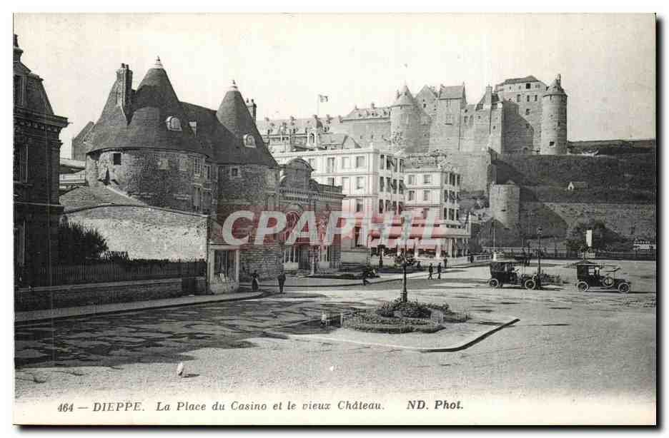 CPA Dieppe La Place Casino et le Vieux Chateau