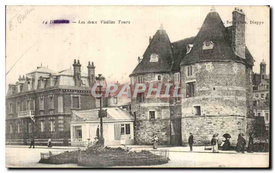 CPA Dieppe Les deux Vieilles Tours
