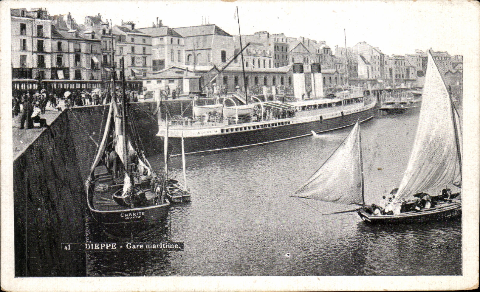 CPA Dieppe Gare maritime Bateaux 