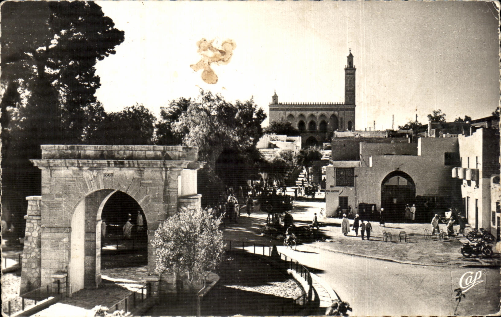 CPA Laghouat Le Monument Morts et la Mosquee