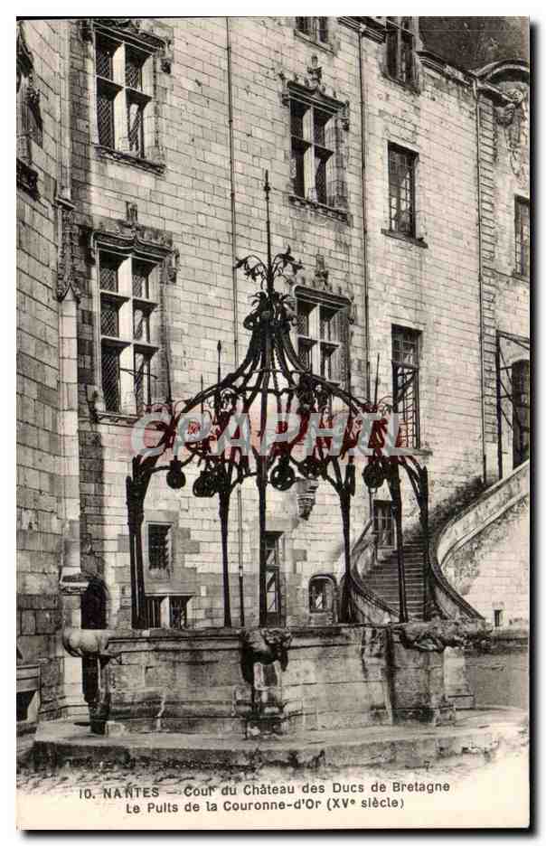 CPA Nantes Cour de Chateau des Ducs de Bretagne Le Pults de la Couronne 