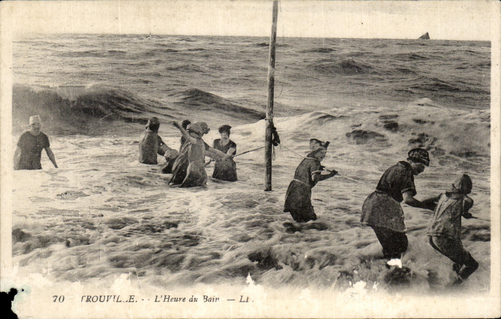 CPA Trouville l heure du bain