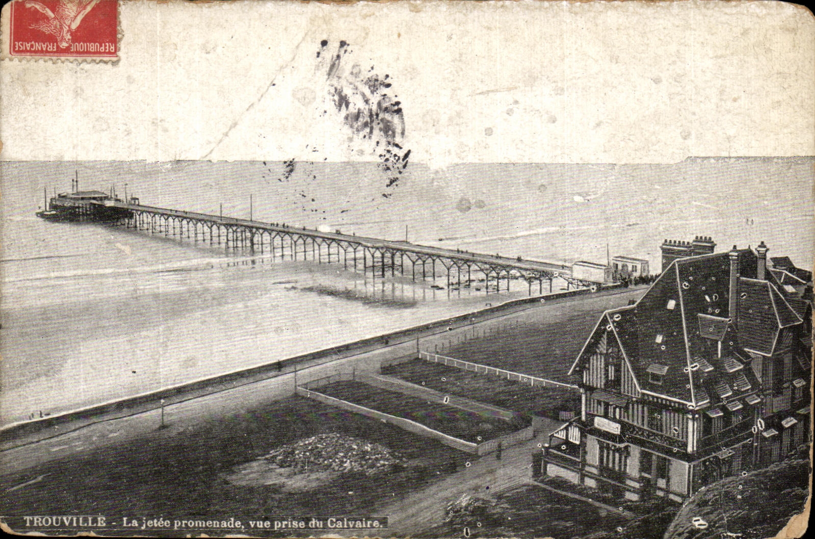 TROUVILLE - La jetée promenade, vue prise du Calvaire