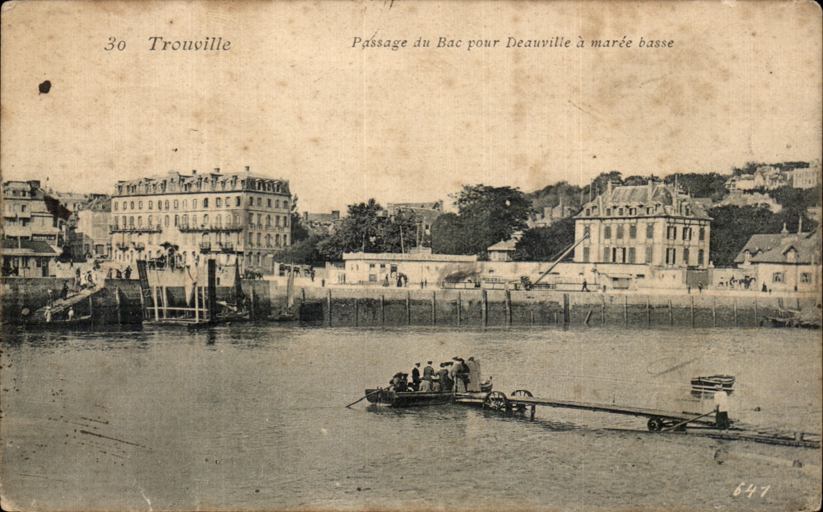 Trouville — Passage du Bac pour Deauville à marée basse — n° 641