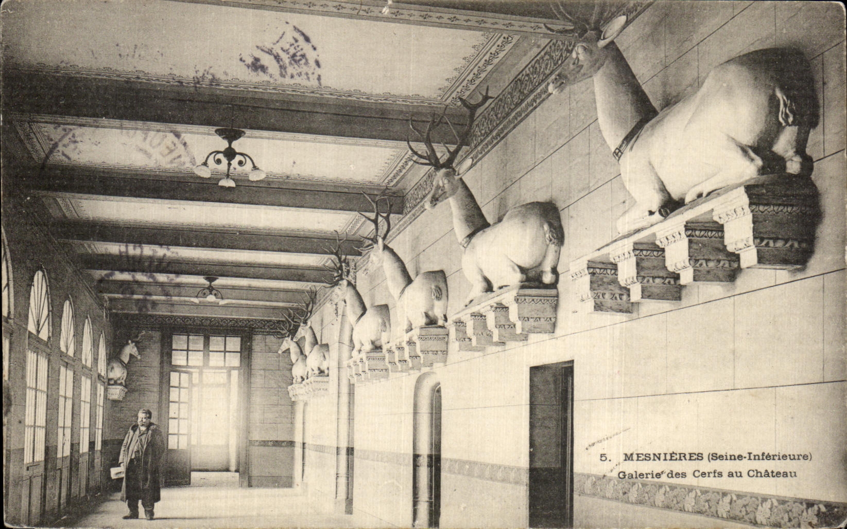 CPA Mesnieres Galerie des Cerfs au Chateau