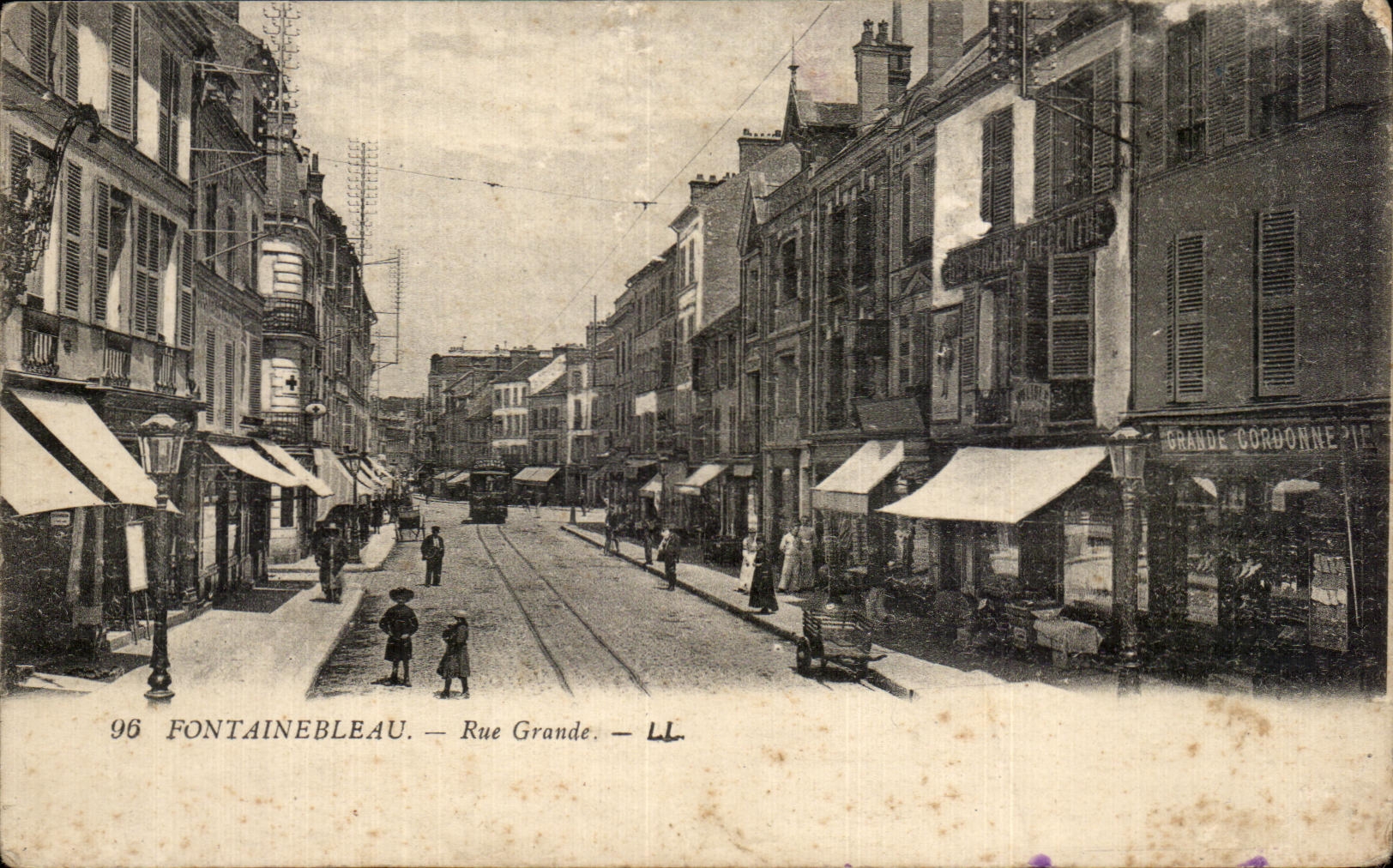 Fontainebleau — Rue Grande — LL