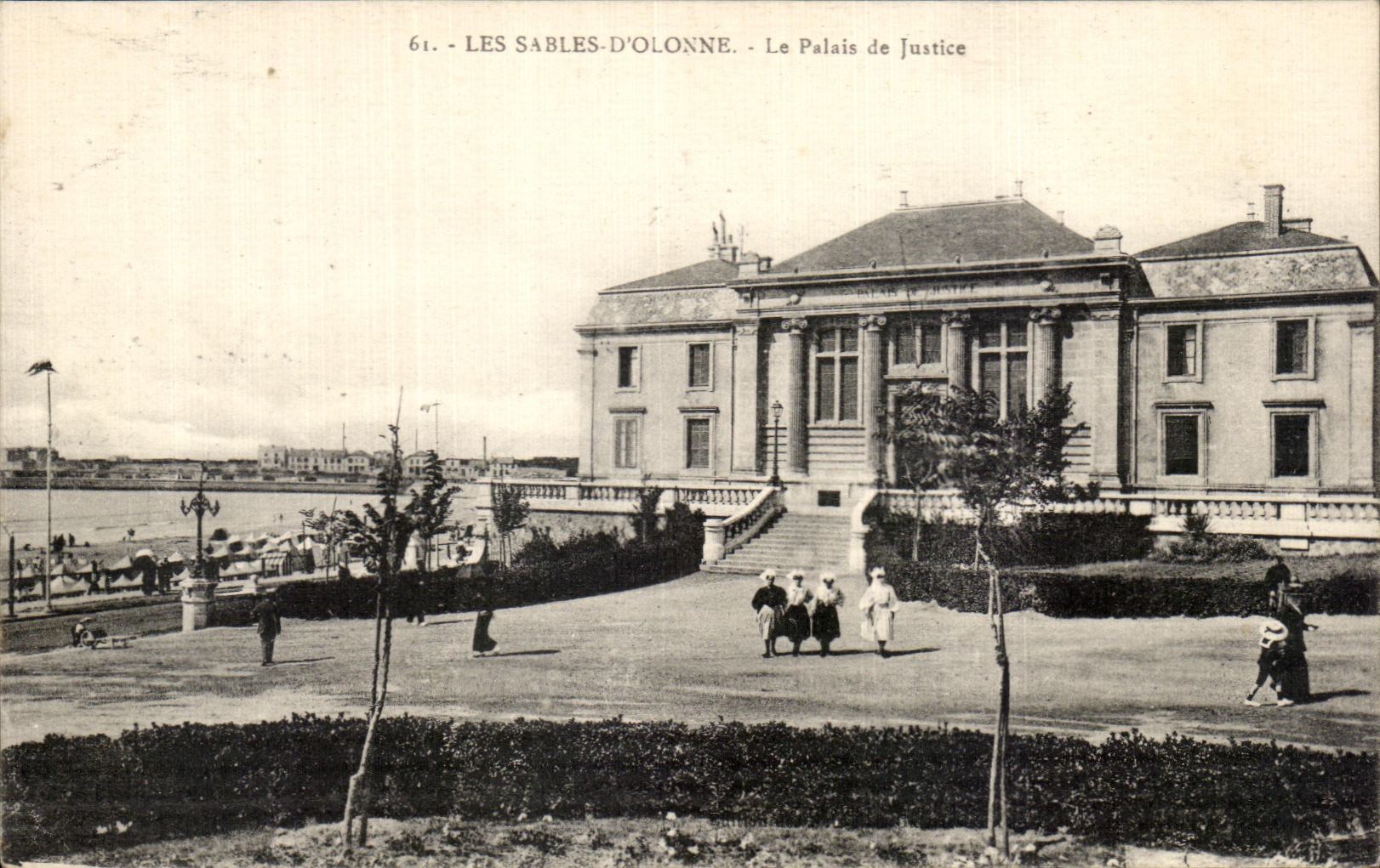 CPA Les Sables D Olonne Le Palais de justice Sablaises