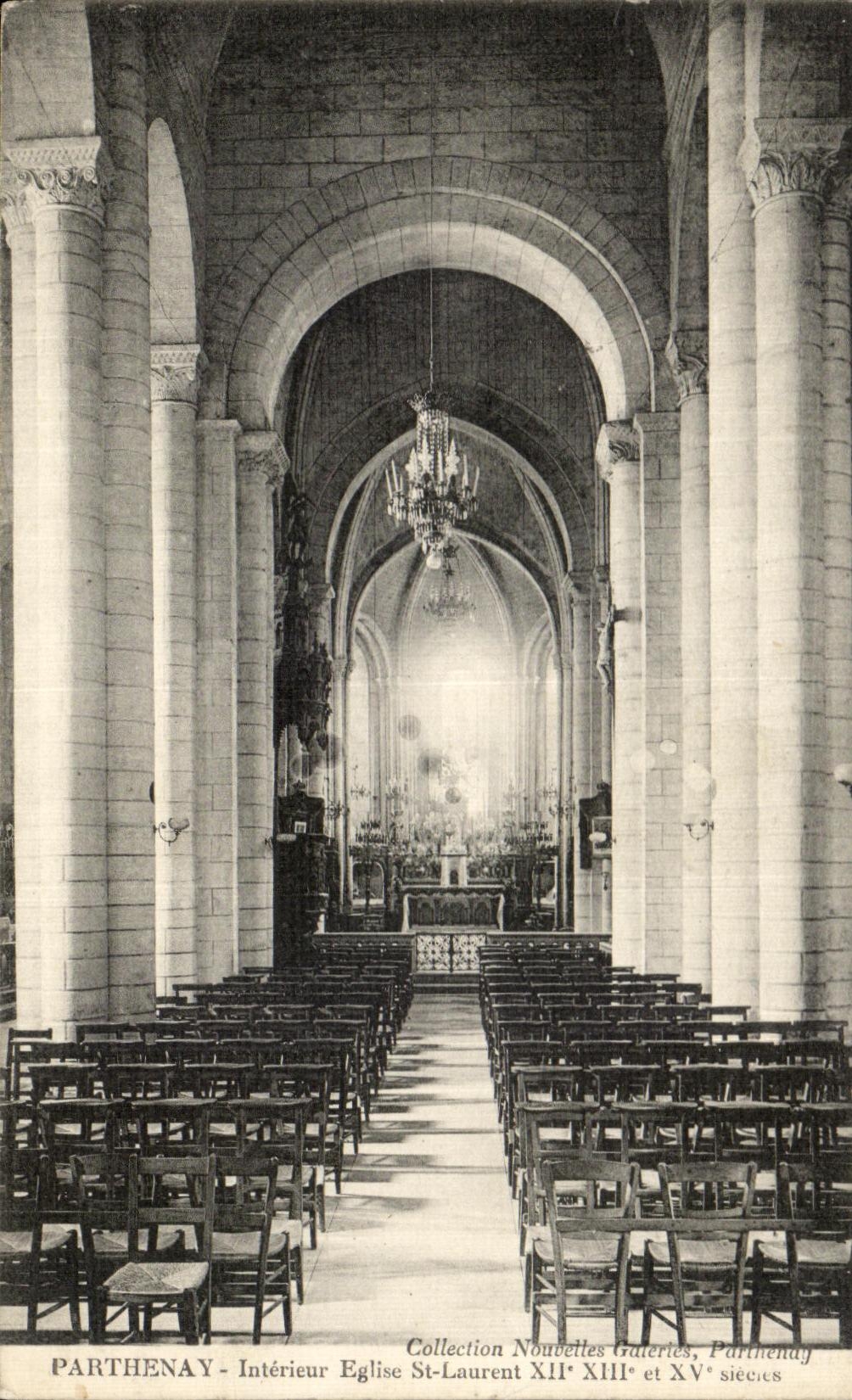 CPA Parthenay Interieur Eglise St Laurent Xll e Xlll e et XV e siecles