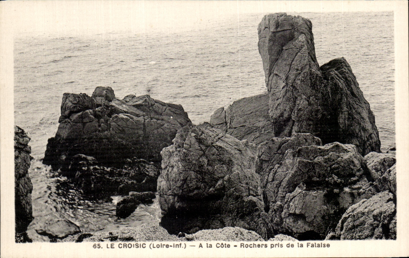 CPA Le Croisic (Loire Inf) A La Cote Rochers Pris de la Falaise