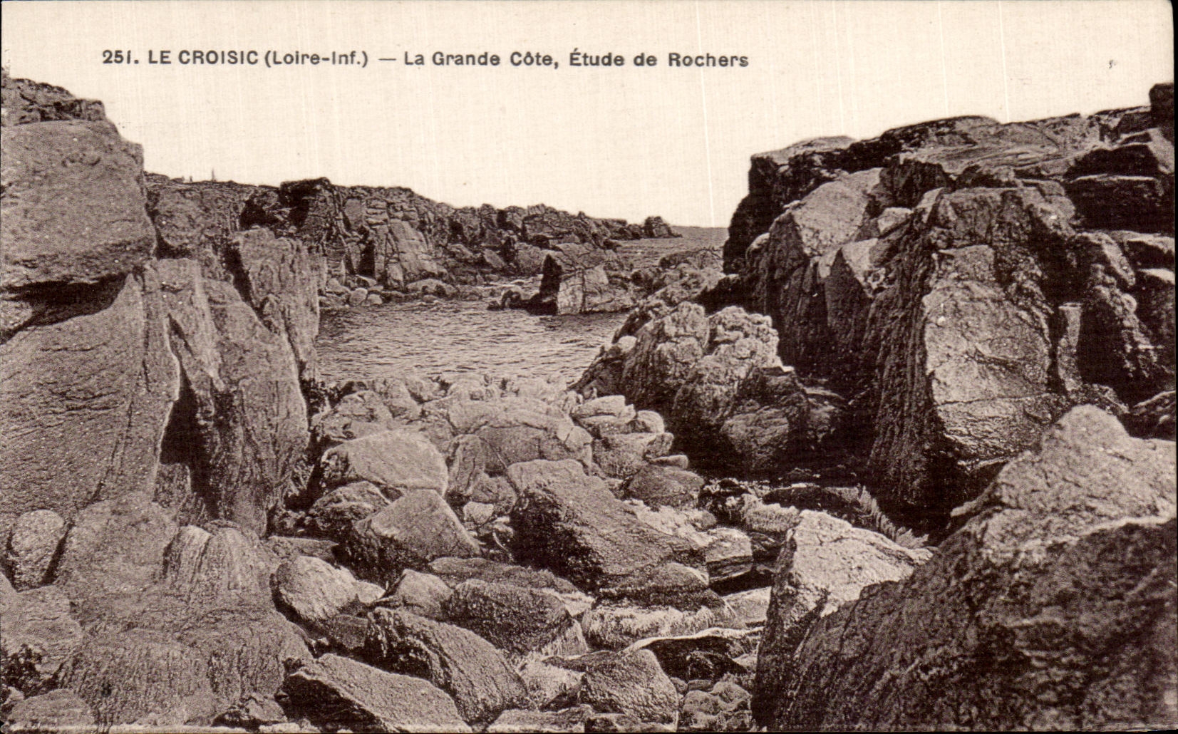 CPA Le Croisic (Loire Inf) La Grande Cote Etude de Rochers