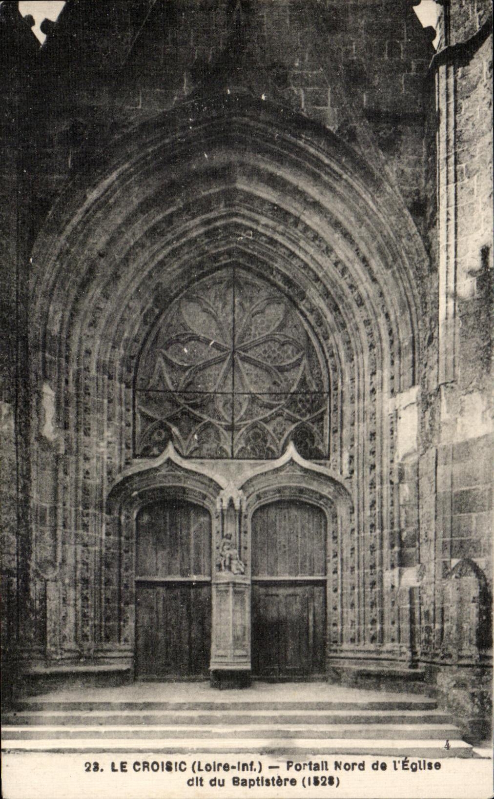CPA Le Croisic (Loire inf) Portall Nord de I Eglise dit du Baptistere