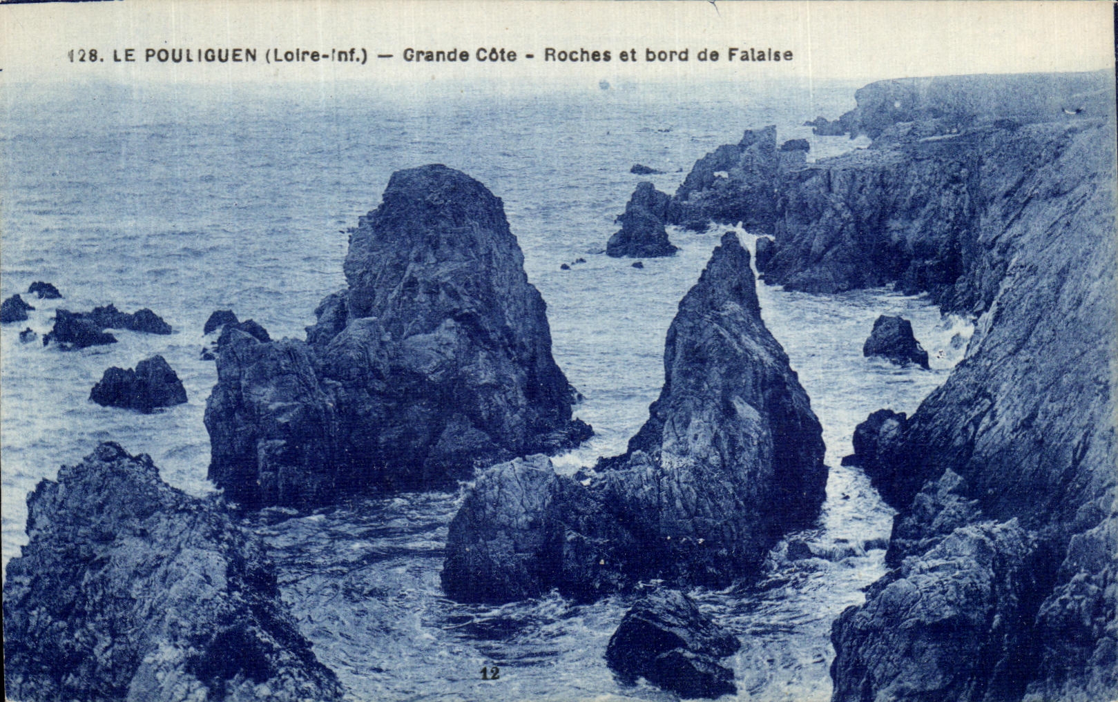 CPA Le Pouliguen (Loire Inf) Grande Cote Roches et bord de Falaise