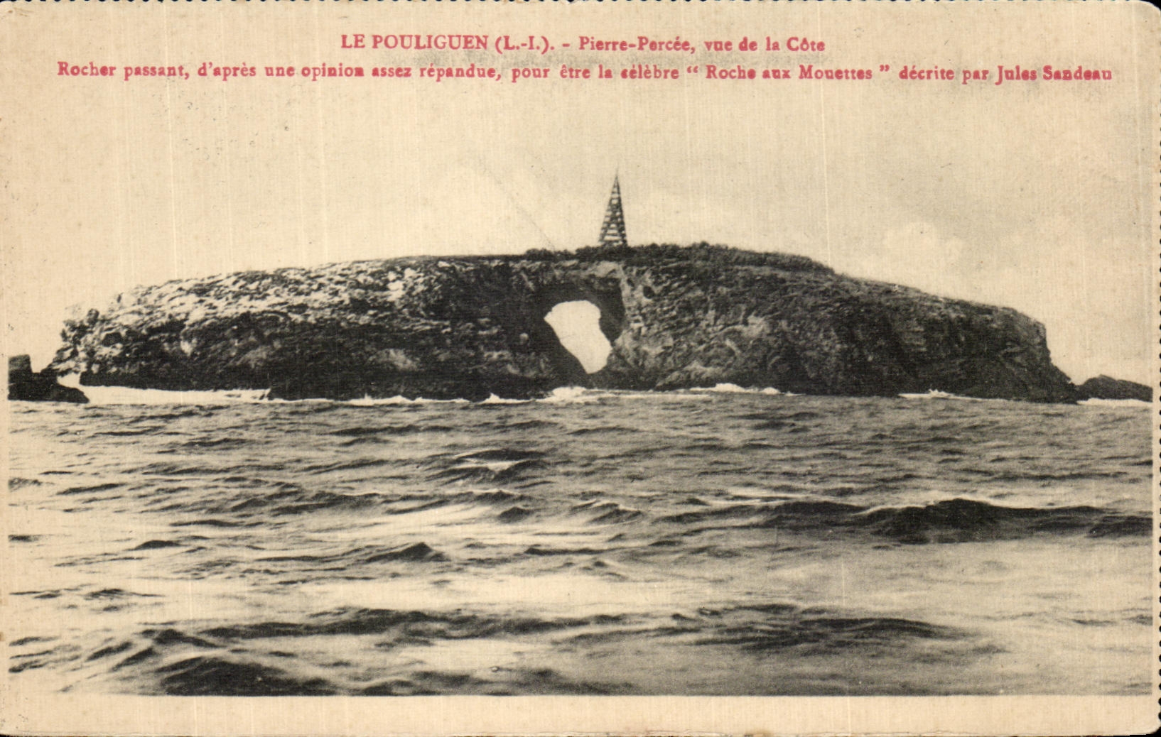 CPA Le Pouliguen (Loire Inf) Pierre Percee Vue de la Cote