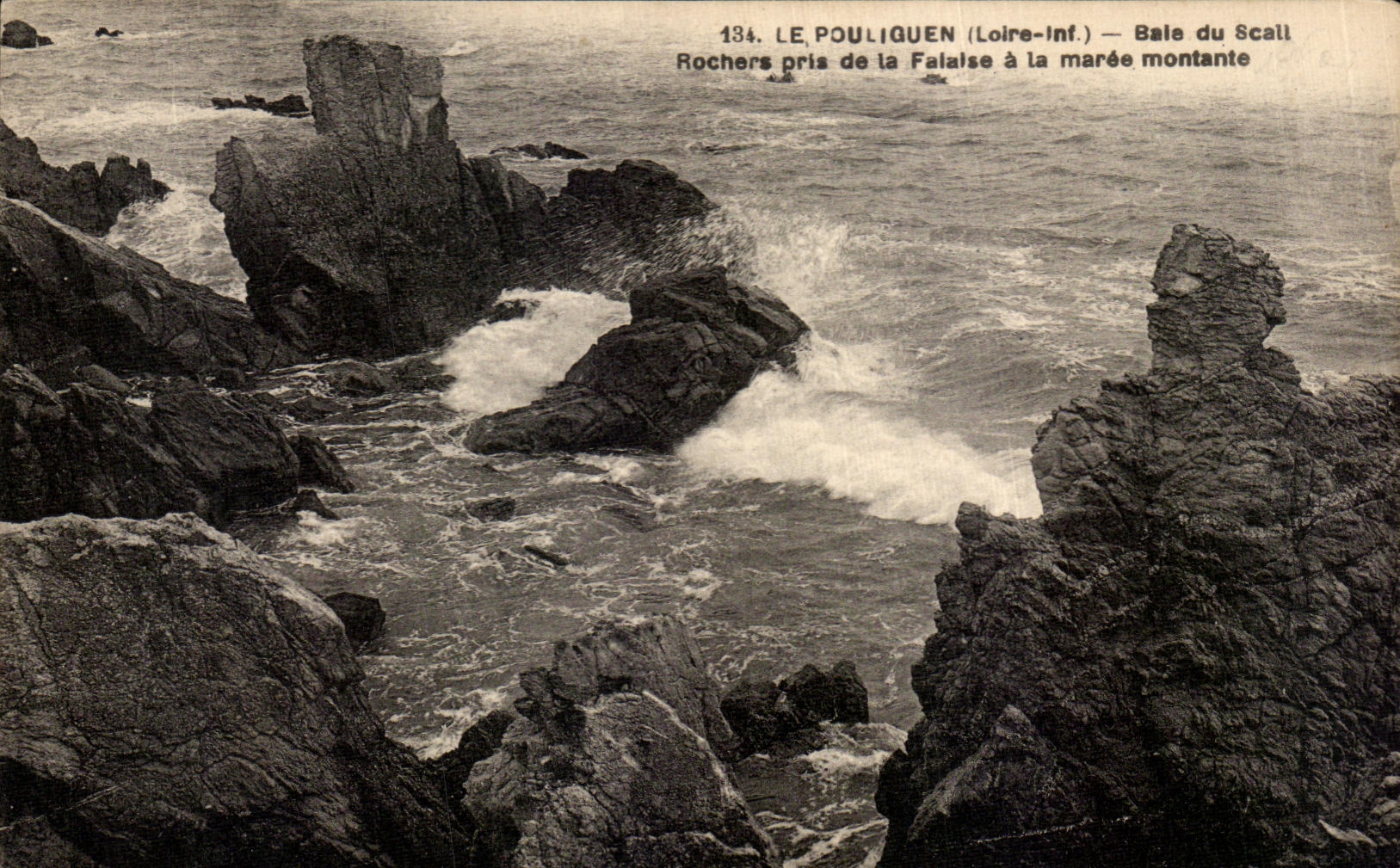 CPA Le Pouliguen (Loire Inf) Baie du Scall Rochers pris de la falaise a la maree montante