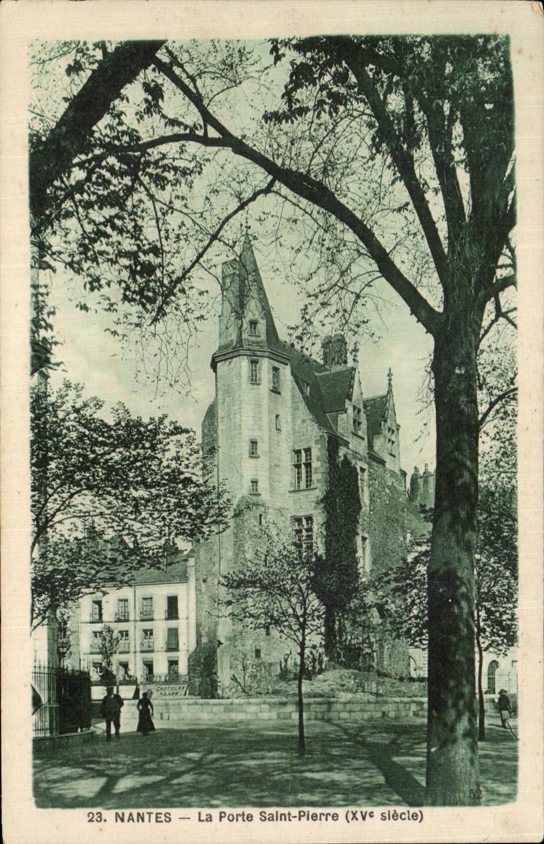 CPA Nants La Porte Saint Pierre