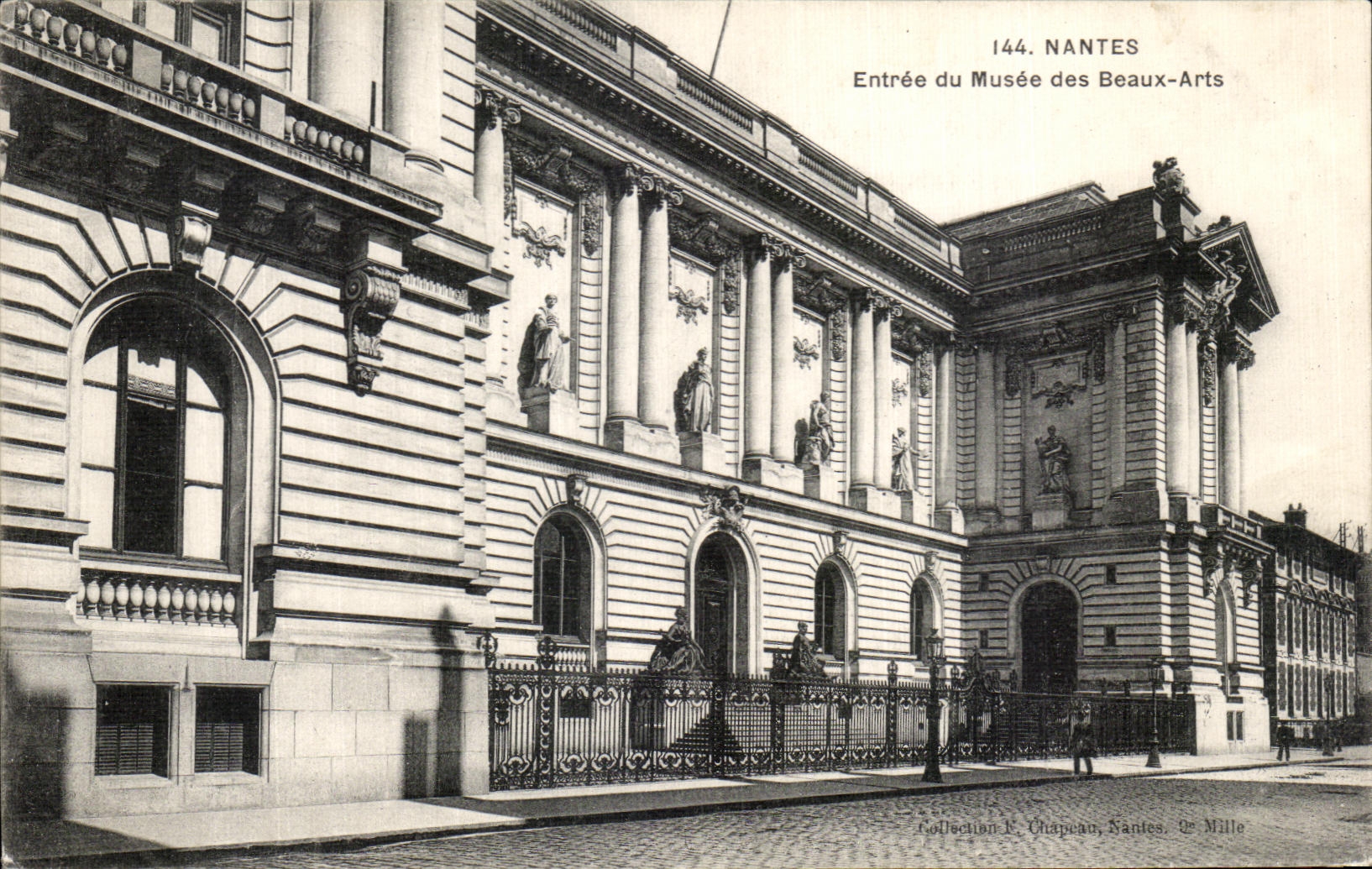 CPA Nantes Entree du Musee des Beaux Arts