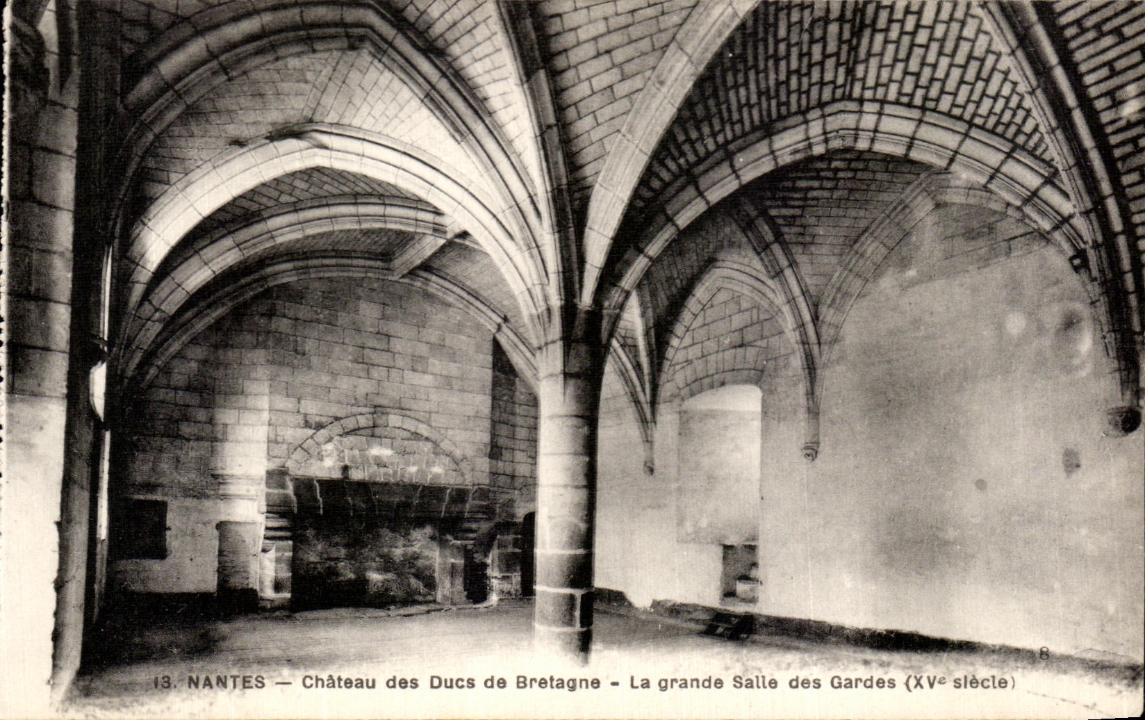 CPA Nantes Chateau des Ducs de Bretagne La grande Salle des Gardes (XV e siecle)