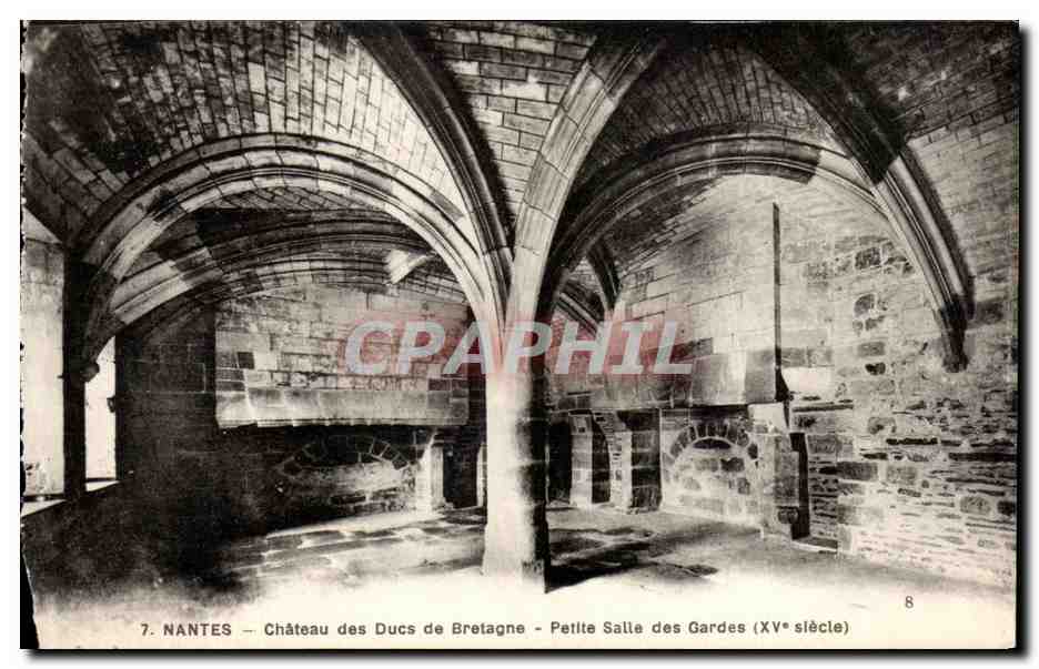 CPA Nantes Chateau des Ducs de Bretagne Petlte Salle des Gardes (XV e siecle)