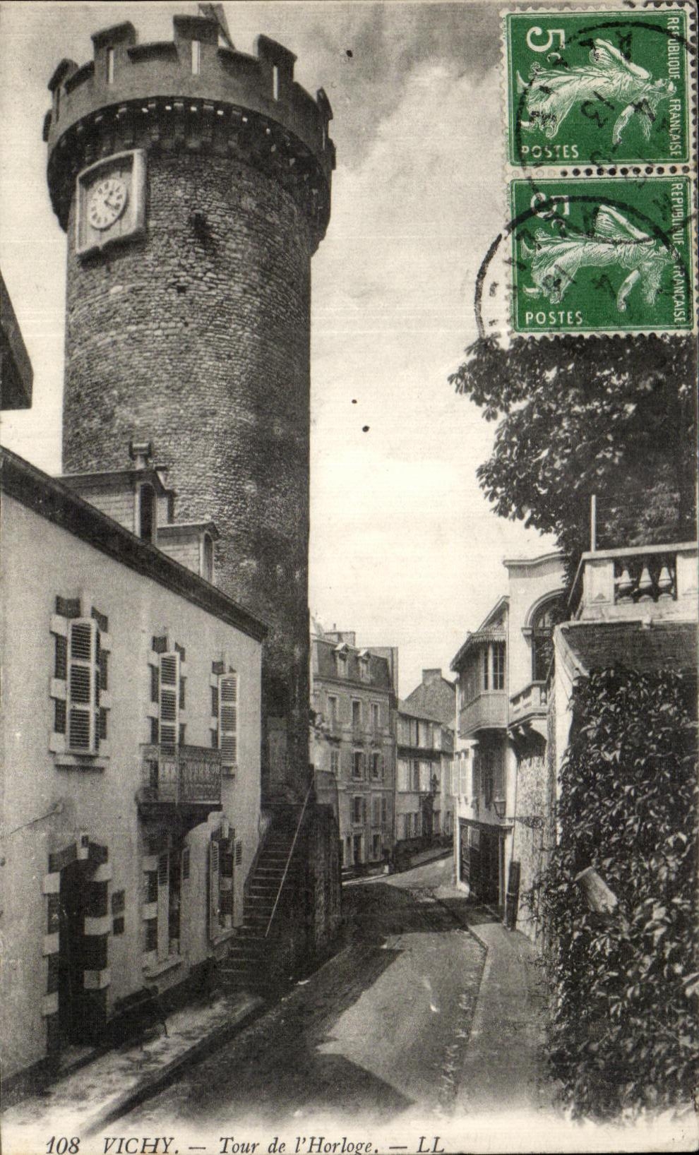CPA Vichy Tour de I Horloge