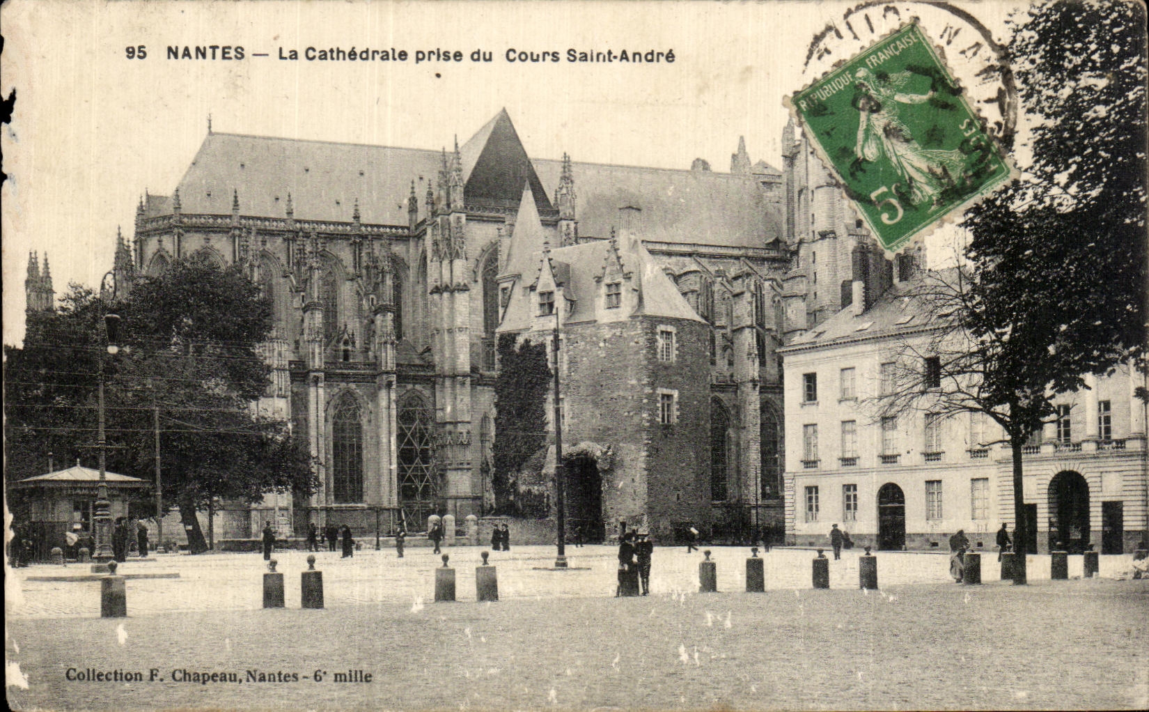 CPA Nantes La Cathedrale prise du Cours Saint Andre