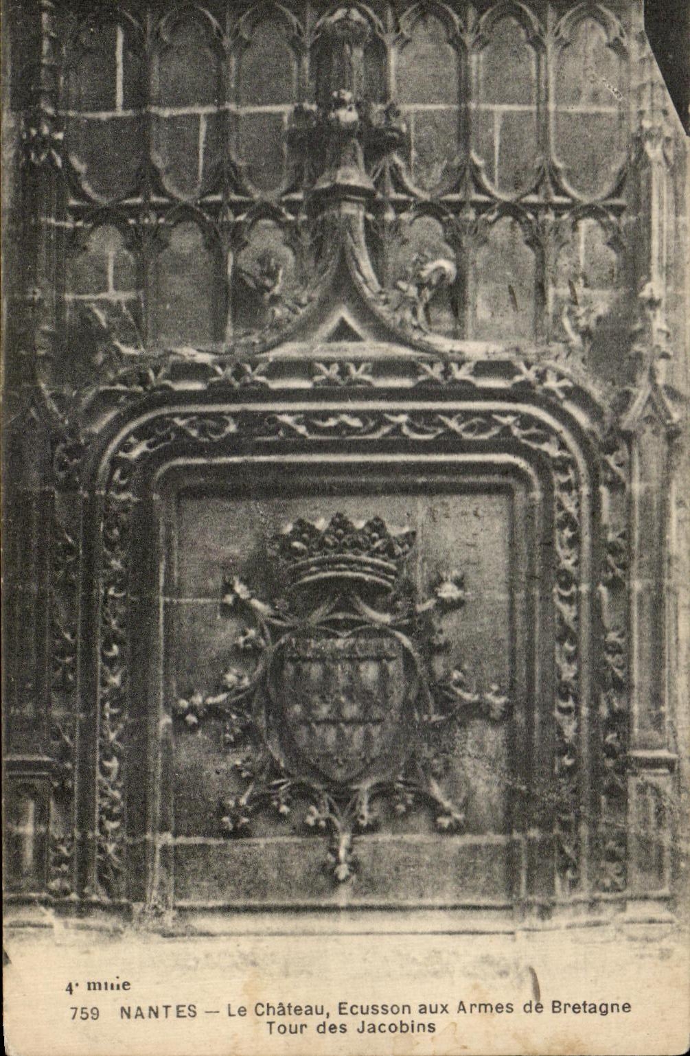 CPA Nantes Le Chateau Ecusson aux Armes de Bretagne Tour des Jacobins