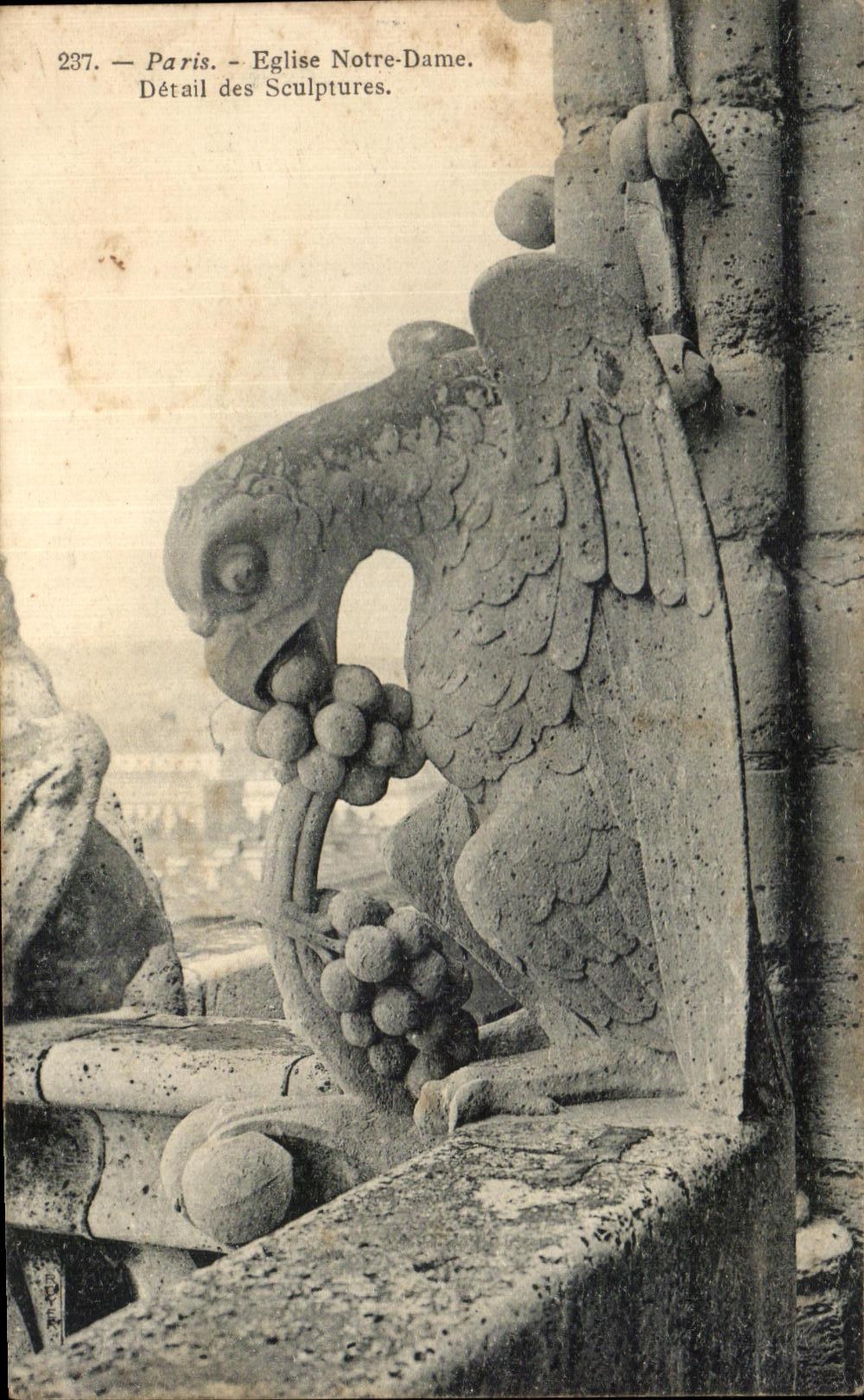 CPA Paris Eglise Notre Dame Derail des Sculptures