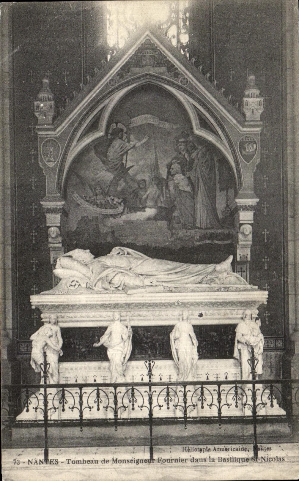 CPA Nantes Tombeau de Monseigneur Fournler dans la Basilique St Nicolas