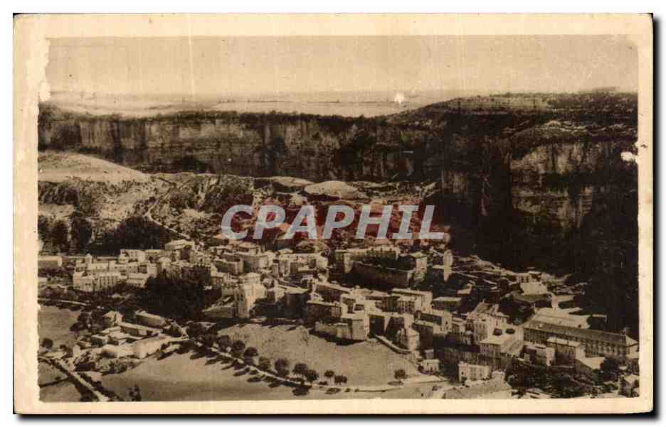 CPA Roquefort Vue generale aerienne Faisant apparaitre la grande faille longitudinale du