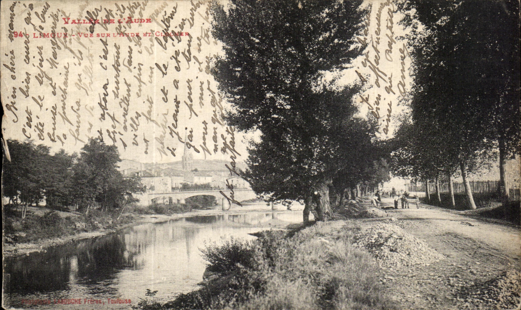 CPA Vallee de l Aude Limoux Vue sur l Aude et le clocher 