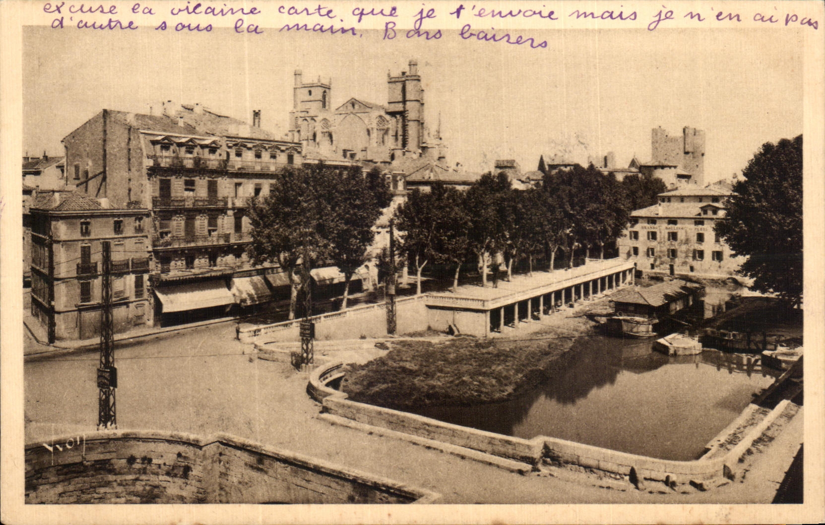 CPA Narbonne (Aude) Le canal et la cathedrale St Just