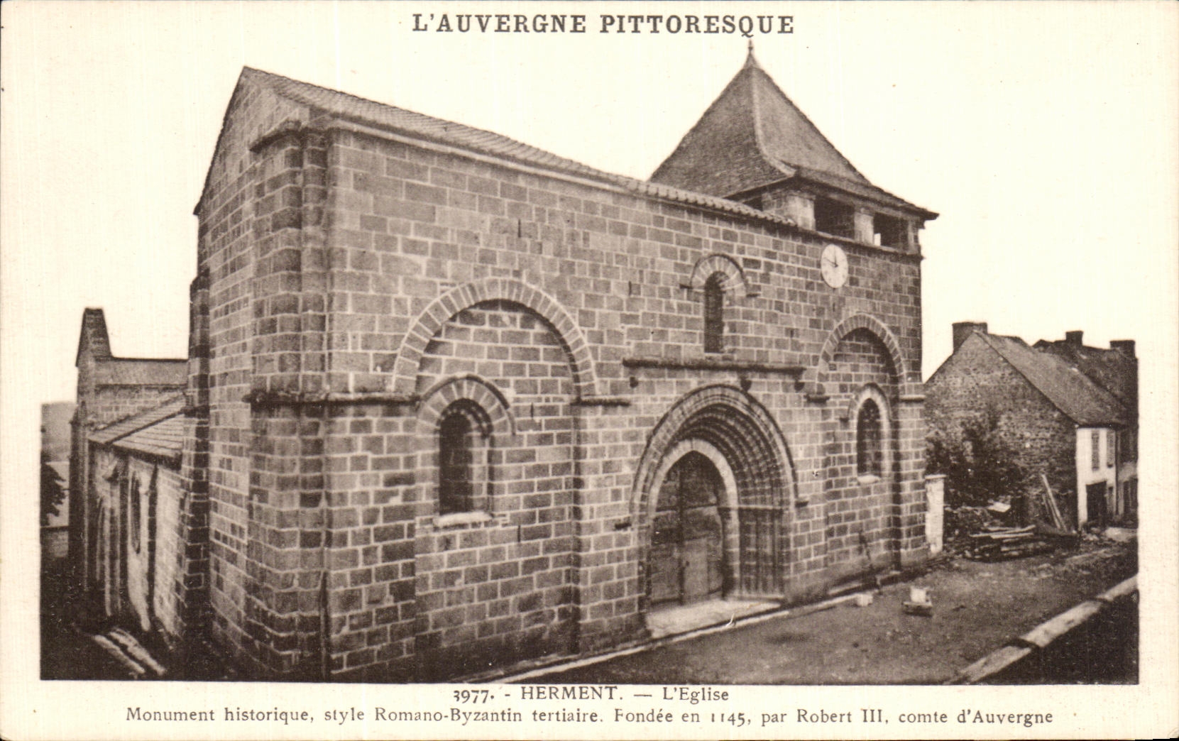 CPA L Auvergne Pittoresque Herment L Eglise Monument historique style Romane Byzantin d Auvergne