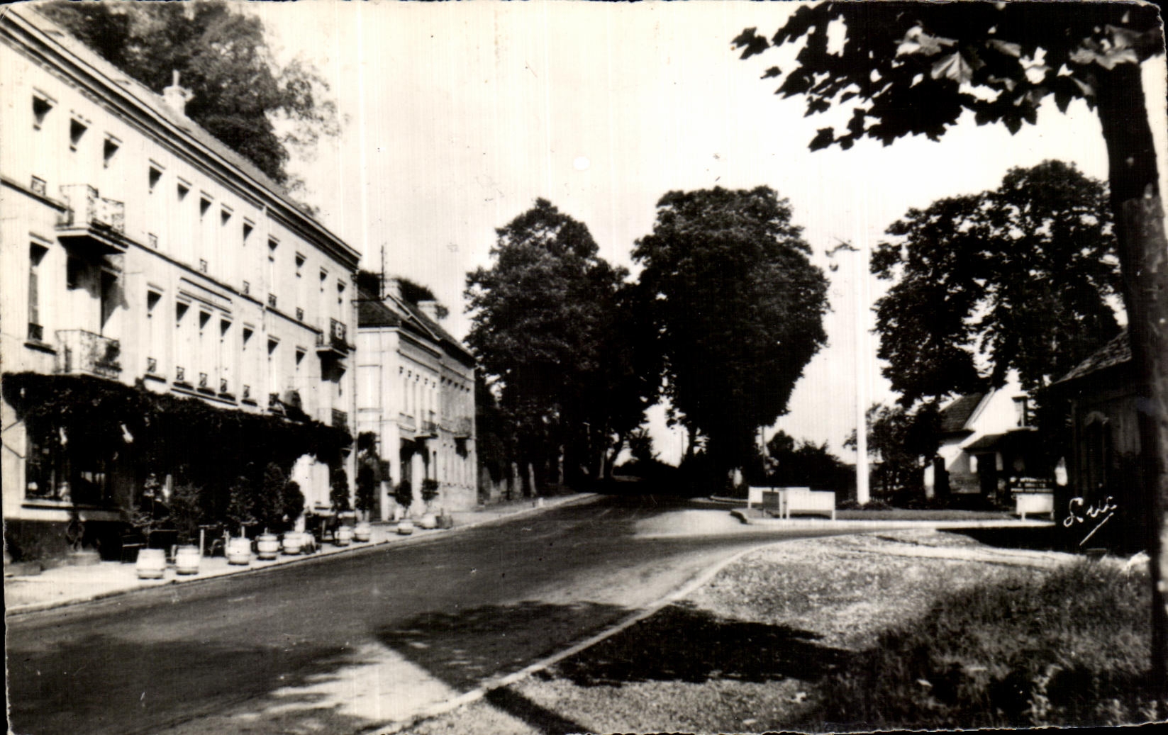 Montreuil-sur-Mer — Bellevue — éditeur Revu