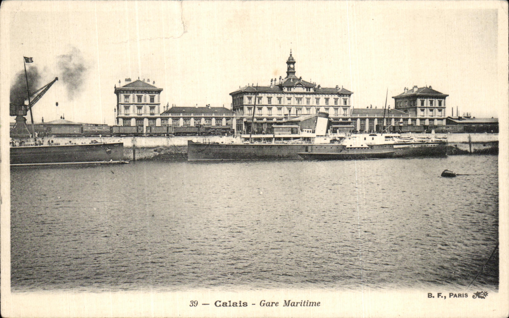 CPA Calais Gare Maritime Bateau