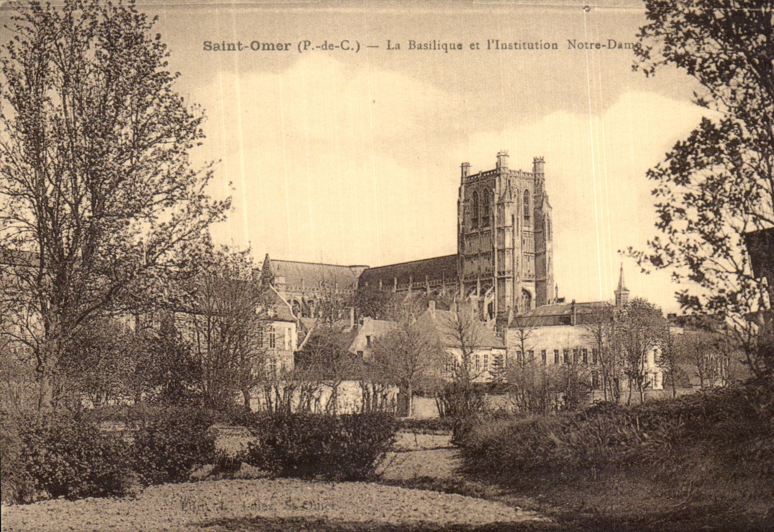 CPA Saint Omer La Basilique et I Institution Notre Dame