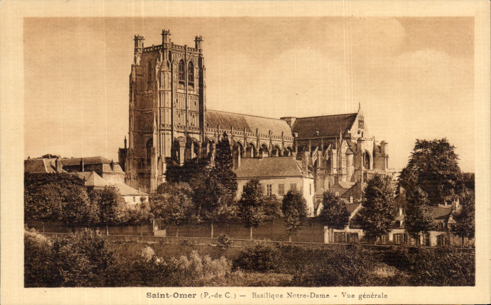 CPA Saint Omer Basilique Notre Dame Vue generale