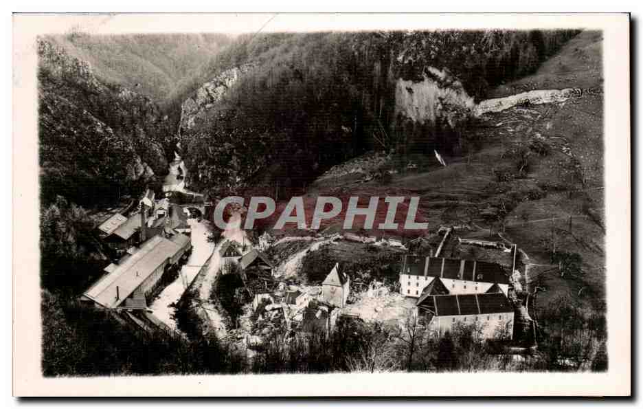 CPA Catastrophe de Fourvoirie Vue de la distillerie de la Chartreuse apres le glissement de terrain 