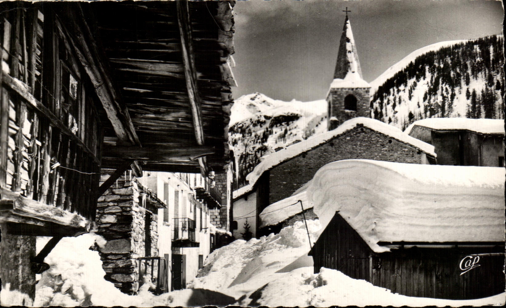 Val d'Isère — Le clocher et le vieux village — C.A.P. (58)