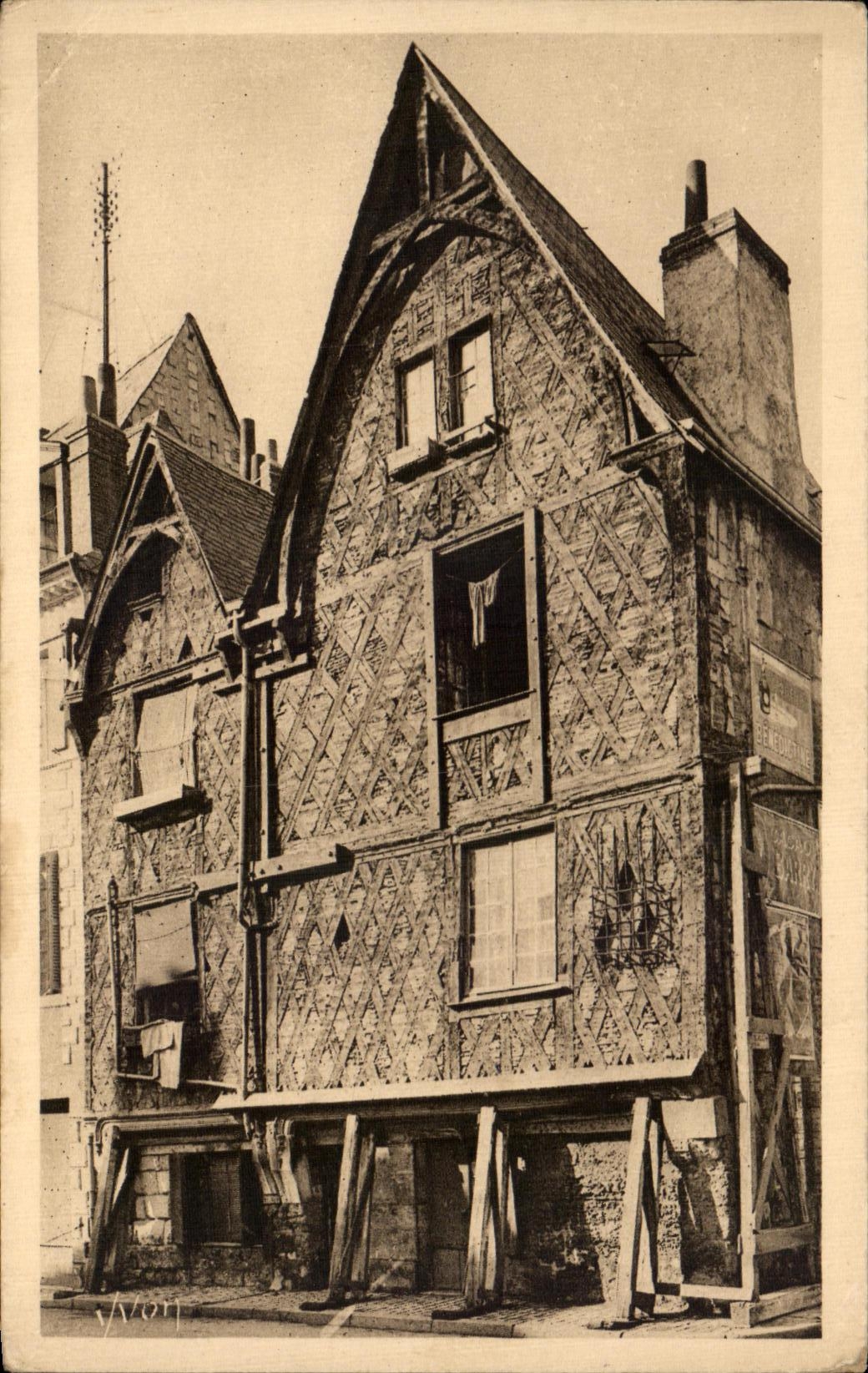 CPA Tours (Indre et Loire) Vielle Maison de la Place Foire le Roi